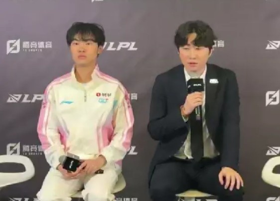 Knight：HongQ优缺鲜明年轻英雄池深，对线激进可能失误也多