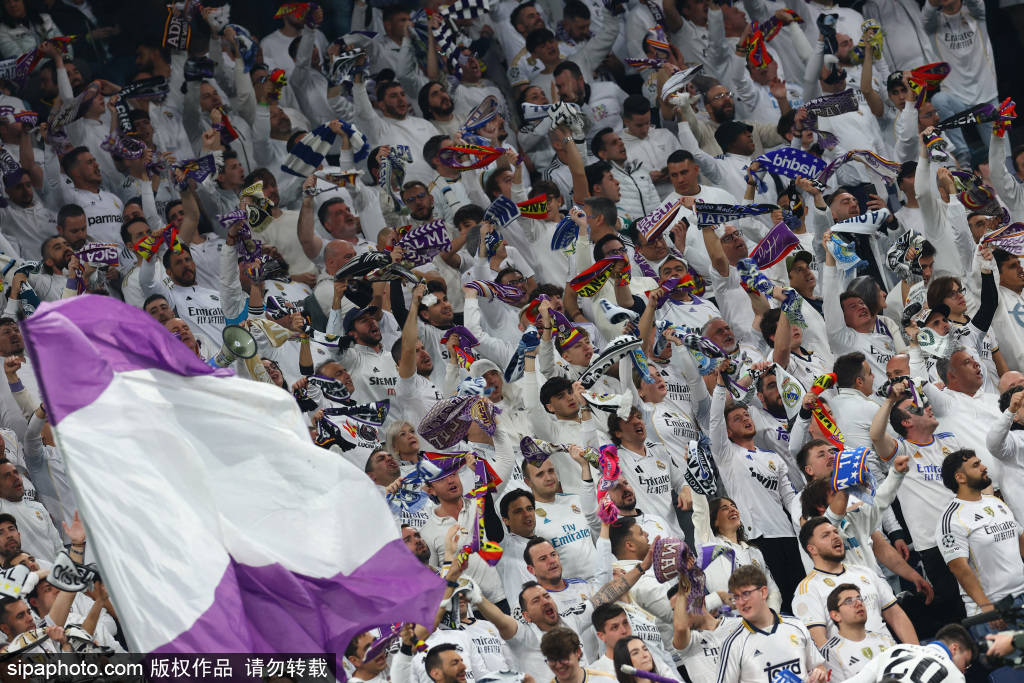 姆巴佩场边“狂舞”：伤停不减激情，皇家马德里欧冠大胜曼城引爆伯纳乌！